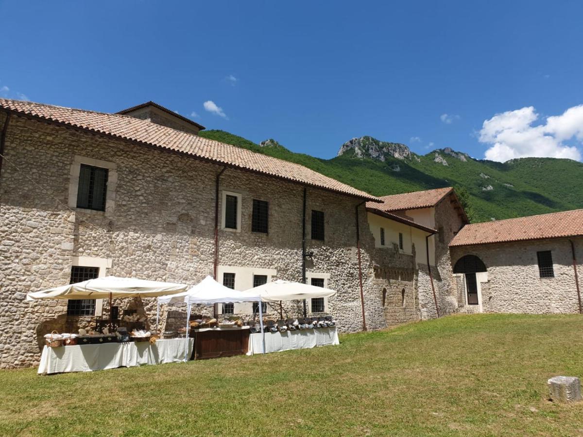 ホテル Abbazia Ss. Quirico E Giulitta Micigliano エクステリア 写真